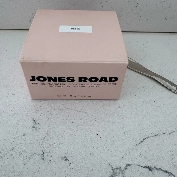 Jones Road WHAT THE FOUNDATION with Jones Road Spatula Applicator. Color = BEIGE - Picture 2 of 4
